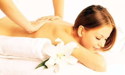 睡前互按涌泉穴，夫妻養(yǎng)生情更深